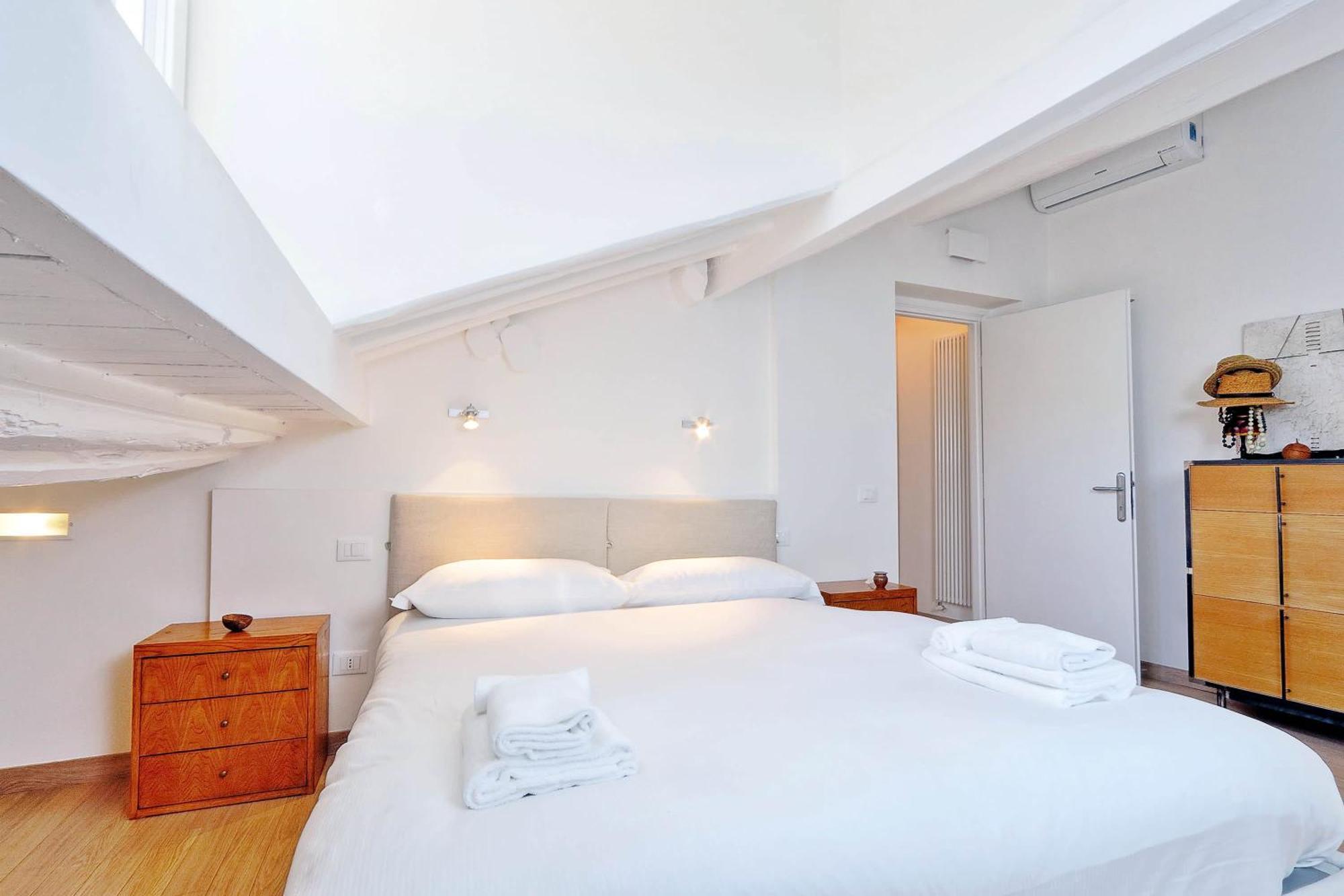 Pantheon Charming Attic | Romeloft Apartment Bagian luar foto
