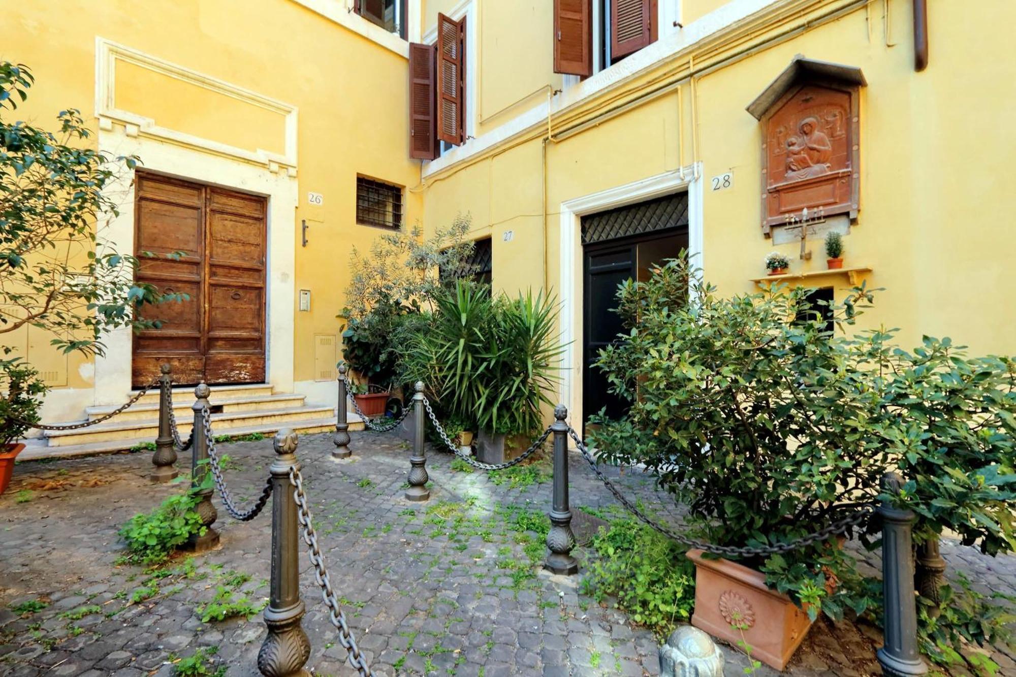 Pantheon Charming Attic | Romeloft Apartment Bagian luar foto